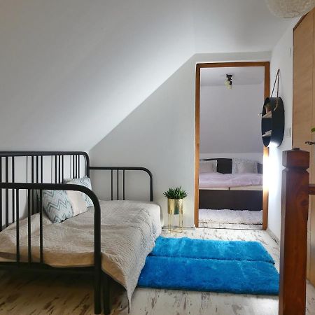 Csuecsoek Vendeghaz Apartment Егер Екстериор снимка