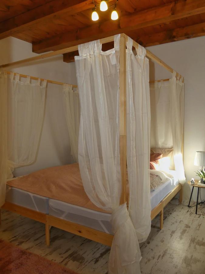 Csuecsoek Vendeghaz Apartment Егер Екстериор снимка