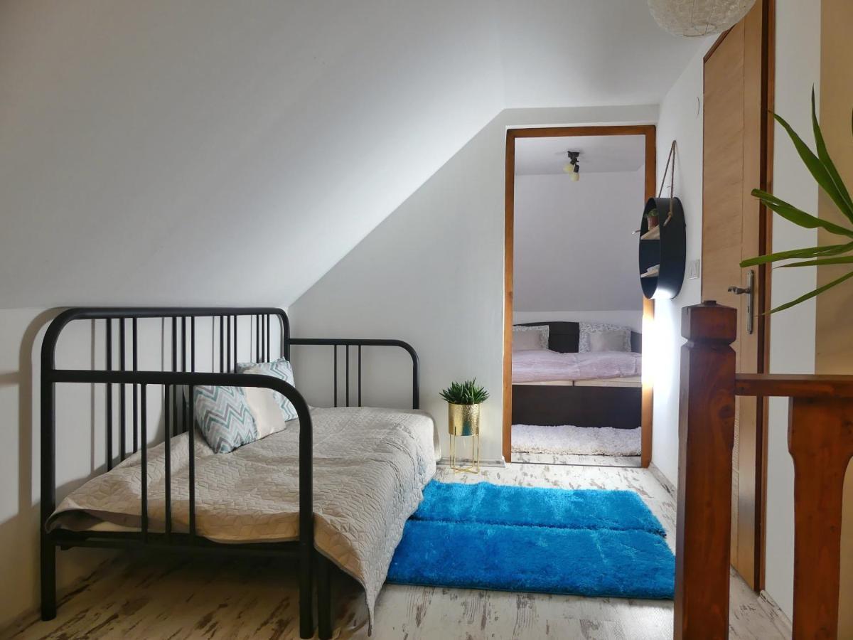 Csuecsoek Vendeghaz Apartment Егер Екстериор снимка