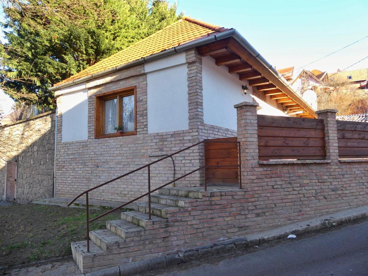 Csuecsoek Vendeghaz Apartment Егер Екстериор снимка