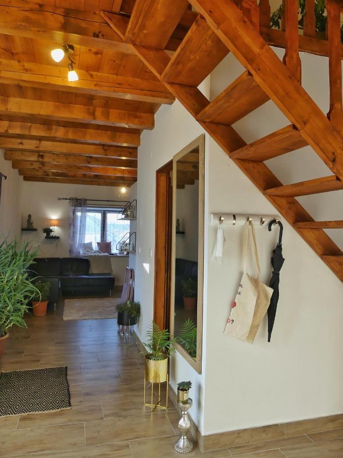 Csuecsoek Vendeghaz Apartment Егер Екстериор снимка
