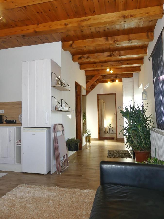 Csuecsoek Vendeghaz Apartment Егер Екстериор снимка